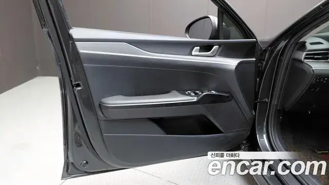 Kia K5 2021 — Şəkil 14/33