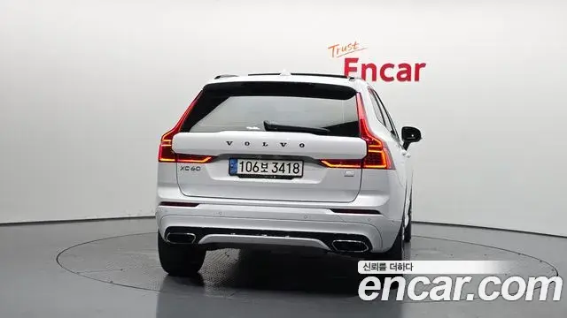 Volvo XC60 2021 — Şəkil 10/31