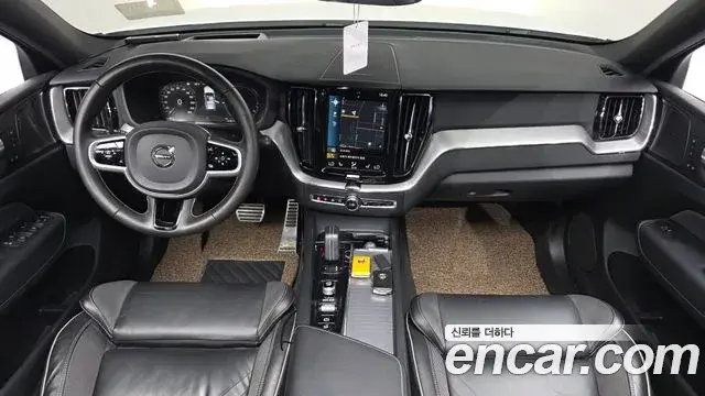 Volvo XC60 2021 — Şəkil 7/31