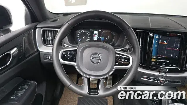 Volvo XC60 2021 — Şəkil 30/31