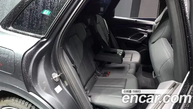 Audi Q5 2025 — Photo 12/20
