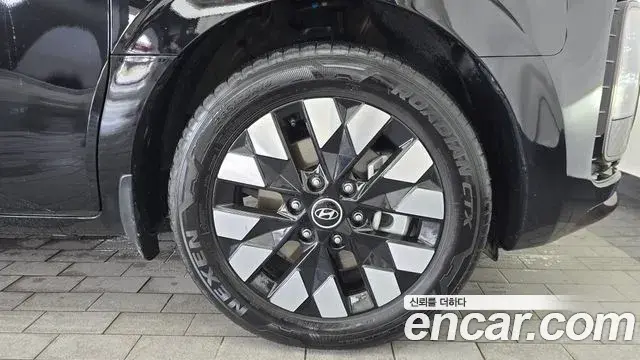 Hyundai Staria 2024 — ფოტო 13/37