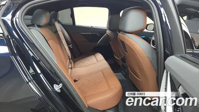BMW 5 Series 2025 — Photo 12/20