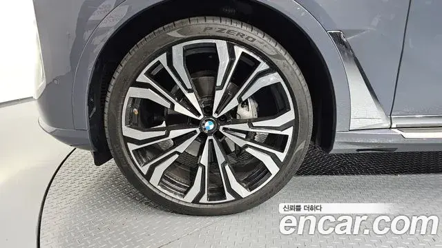 BMW X7 2023 — Фото 5/20