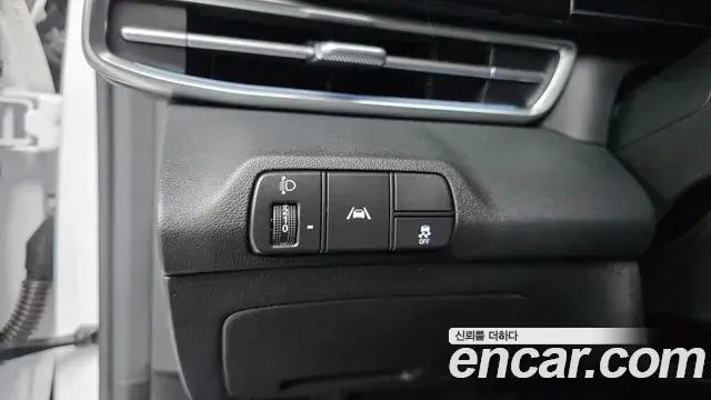 Hyundai The New Avante Hybrid 2021 — Photo 19/32