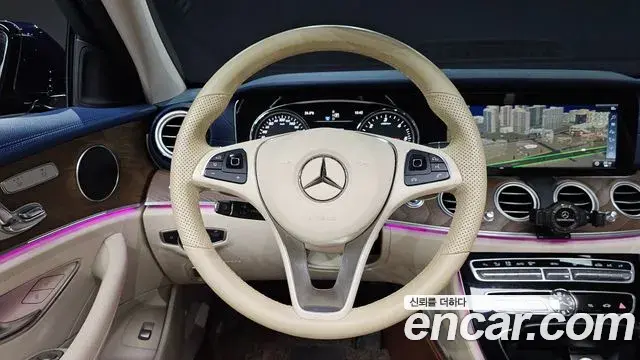 Mercedes-Benz E-Class 2018 — Photo 6/20