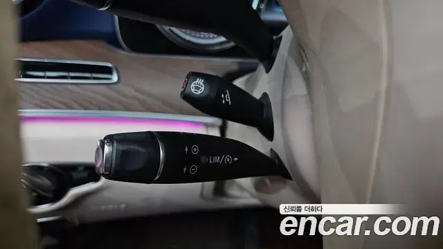 Mercedes-Benz E-Class 2018 — Photo 7/20