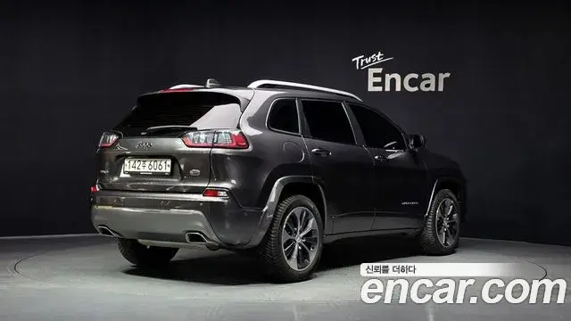 Jeep Cherokee 2020 — Şəkil 19/36