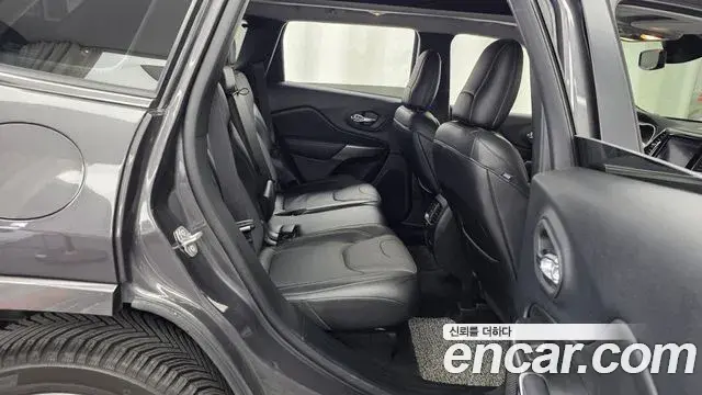 Jeep Cherokee 2020 — Şəkil 27/36