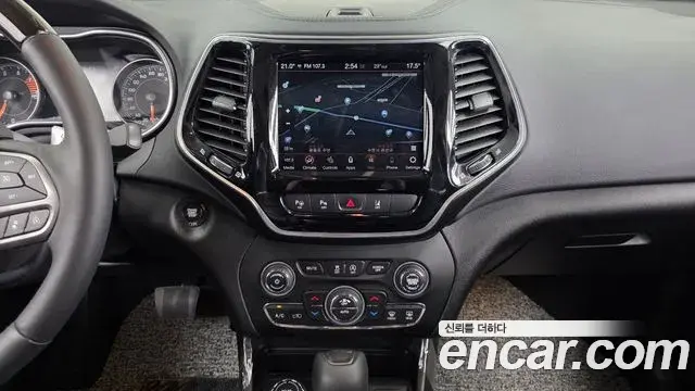 Jeep Cherokee 2020 — Şəkil 29/36