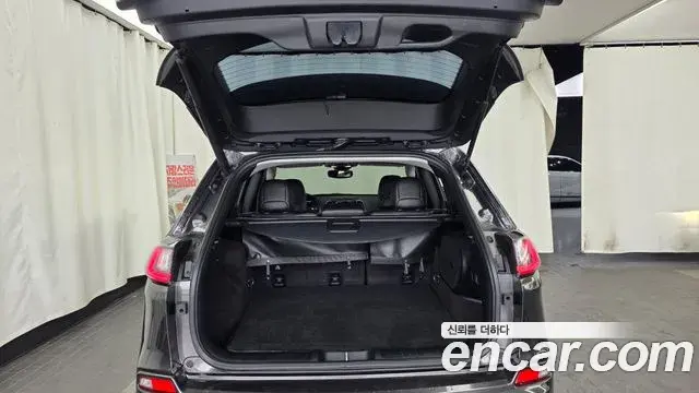Jeep Cherokee 2020 — Şəkil 10/36