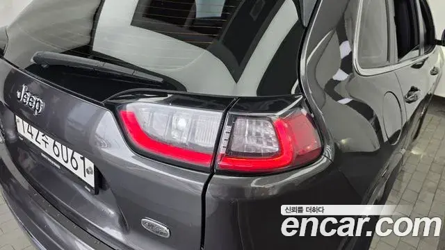 Jeep Cherokee 2020 — Şəkil 15/36
