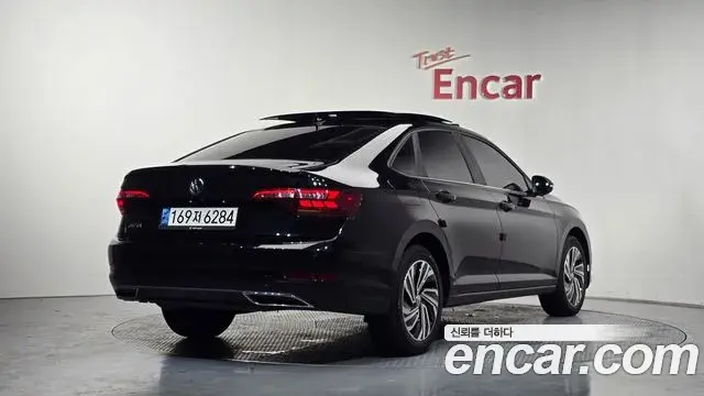 Volkswagen Jetta 2021 — Photo 1/20