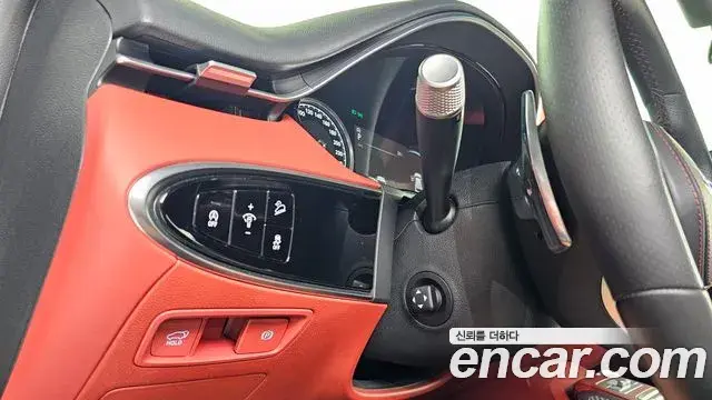 Genesis GV70 2021 — Photo 19/20
