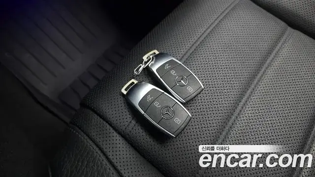 Mercedes-Benz GLE-Class 2021 — Photo 19/20