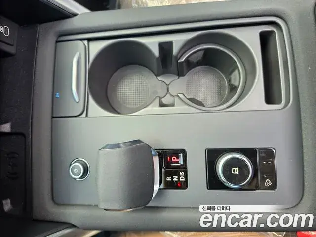Land Rover Discovery 5 2025 — Фото 17/20