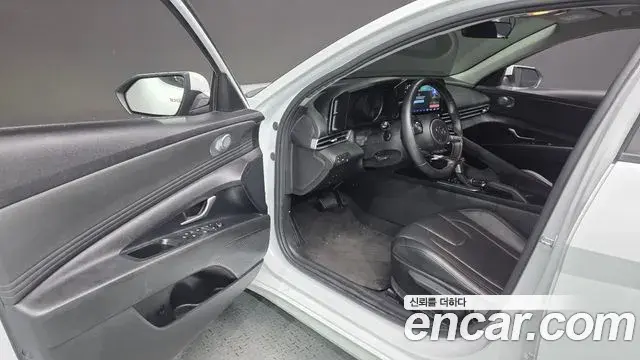 Hyundai The New Avante Hybrid 2021 — Photo 19/31