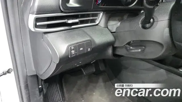 Hyundai The New Avante Hybrid 2021 — Photo 16/31