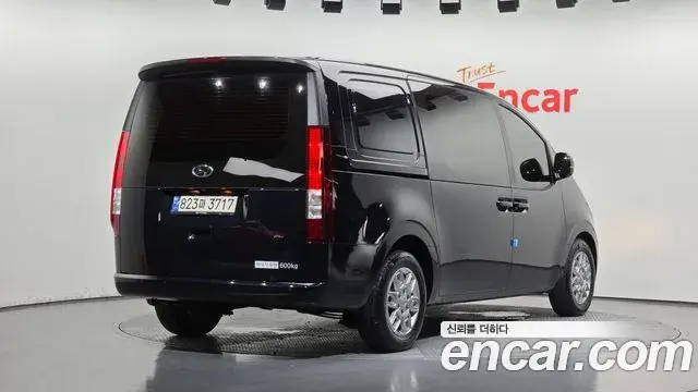 Hyundai Staria 2023 — Photo 2/20