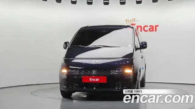 Hyundai Staria 2023 — Photo 3/20