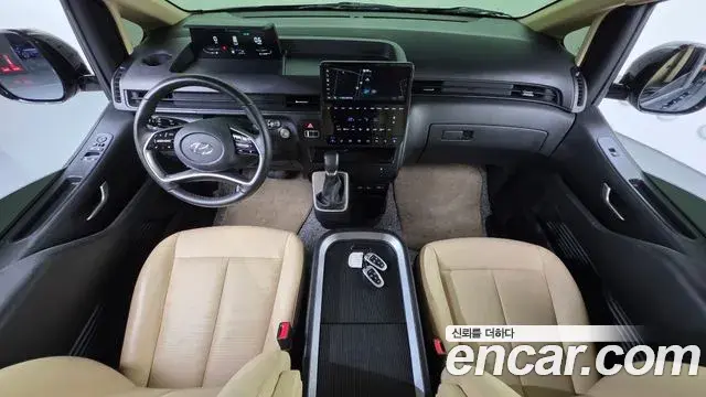 Hyundai Staria 2023 — Photo 7/20