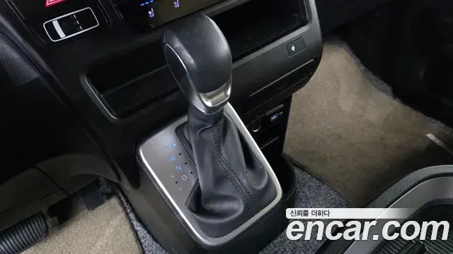 Hyundai Staria 2023 — Photo 9/20