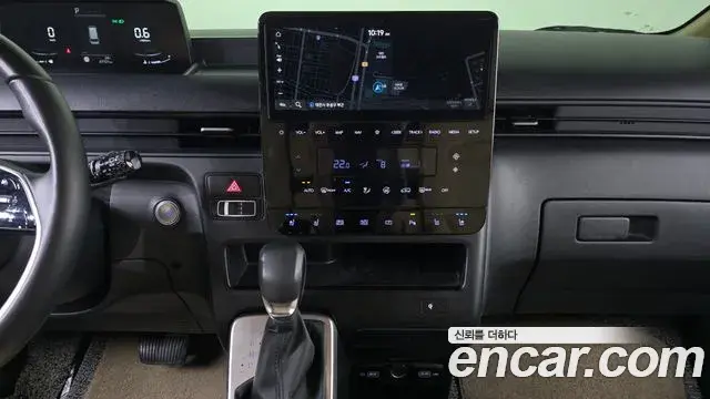 Hyundai Staria 2023 — Photo 13/20