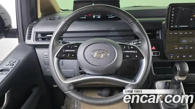 Hyundai Staria 2023 — Photo 14/20