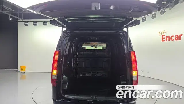 Hyundai Staria 2023 — Photo 18/20