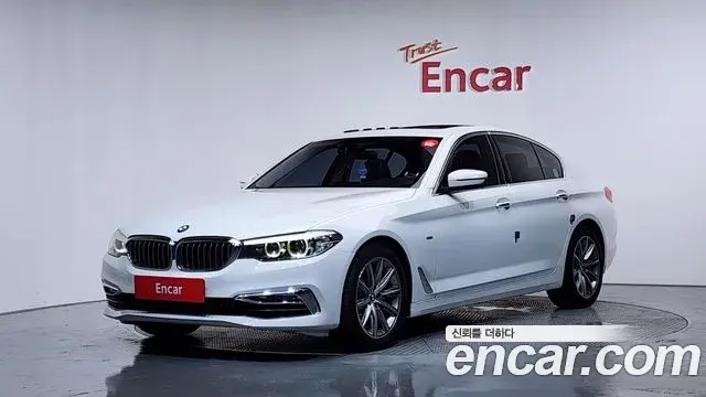 BMW 5 Series 2018 — Şəkil 23/38