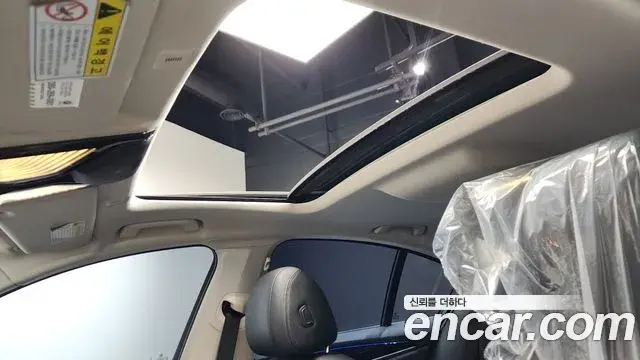 BMW 5 Series 2018 — Şəkil 10/38