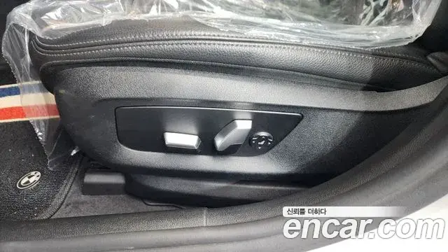 BMW 5 Series 2018 — Şəkil 12/38