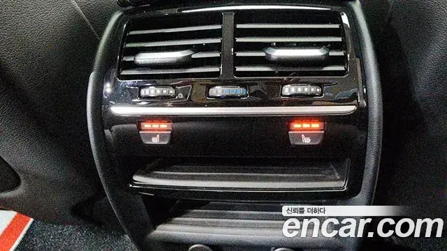BMW 5 Series 2018 — Şəkil 36/38