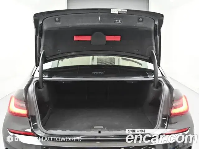 BMW 3 Series 2021 — ფოტო 17/20