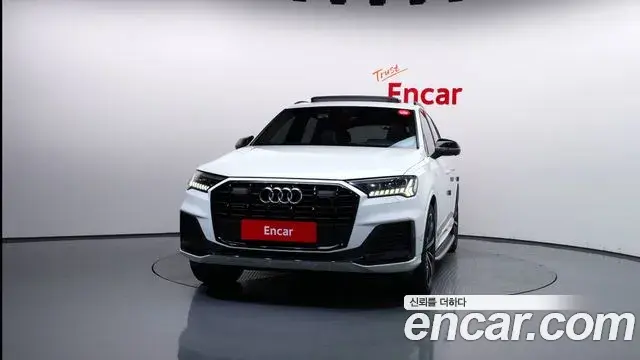 Audi Q7 2021 — Photo 3/20