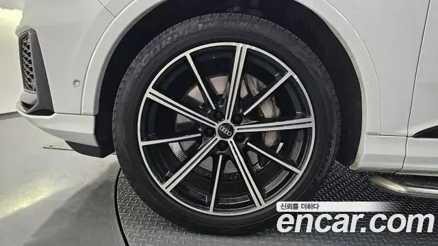 Audi Q7 2021 — Photo 5/20