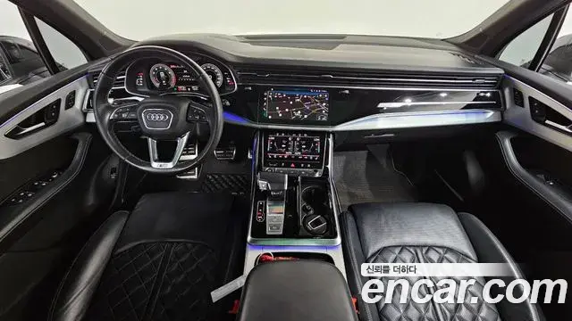Audi Q7 2021 — Photo 7/20