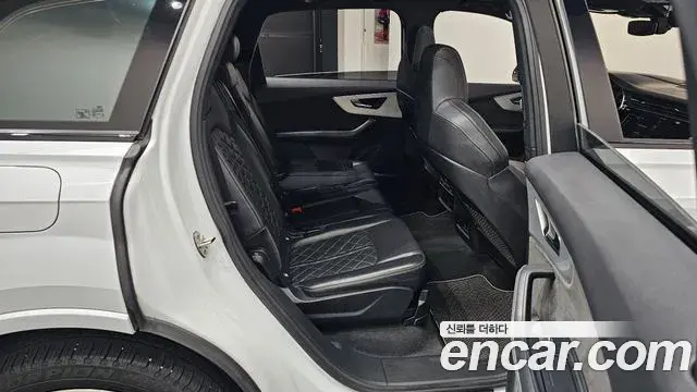 Audi Q7 2021 — Photo 11/20