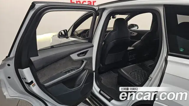 Audi Q7 2021 — Photo 12/20