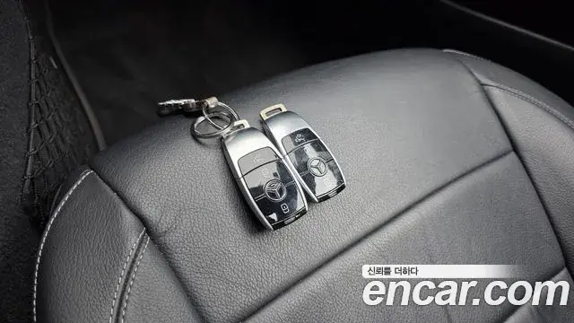Mercedes-Benz E-Class 2019 — Photo 1/20