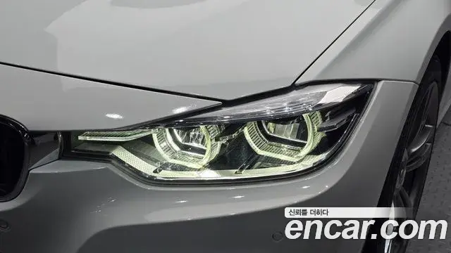 BMW 3 Series 2018 — ფოტო 18/31