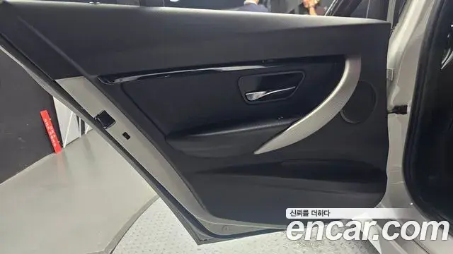BMW 3 Series 2018 — ფოტო 21/31