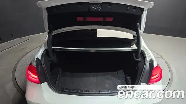 BMW 3 Series 2018 — ფოტო 1/31