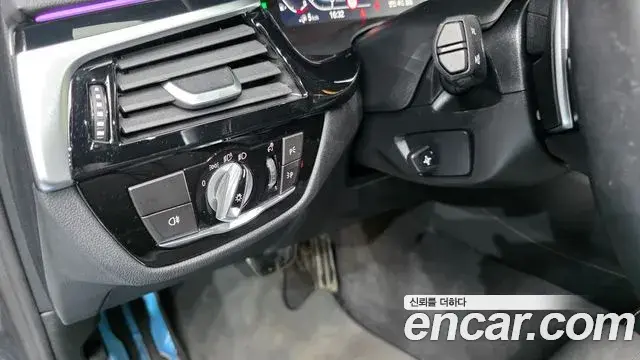 BMW 5 Series 2021 — Photo 18/20