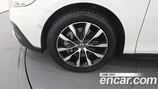 Volvo V40 Cross Country 2019 — Photo 5/20