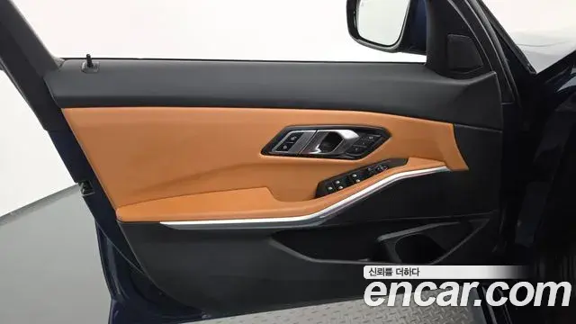 BMW 3 Series 2023 — ფოტო 14/35