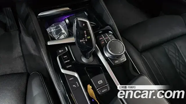 BMW 5 Series 2020 — ფოტო 16/33