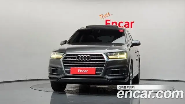 Audi Q7 2019 — Фото 3/20