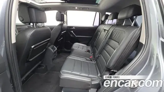 Volkswagen Tiguan Allspace 2018 — ფოტო 32/34