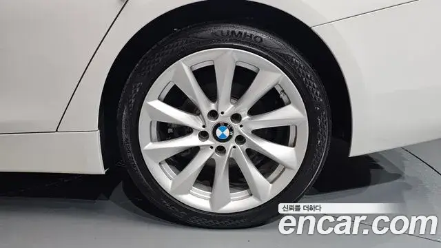 BMW 4 Series 2019 — Photo 17/33